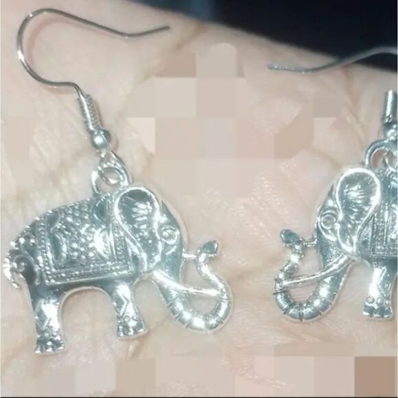 Hand crafted elephant dangle earrings - Picture 5 of 6